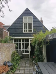 Detail van karakteristiek metselwerk bij historische woning in Sas van Gent